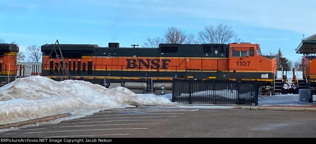 BNSF 1107